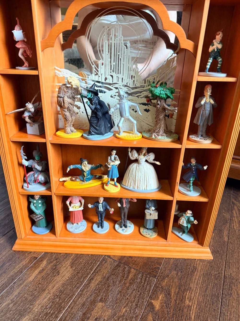 Wizard of Oz Figurine Display Shelf with Collectible Character Statues